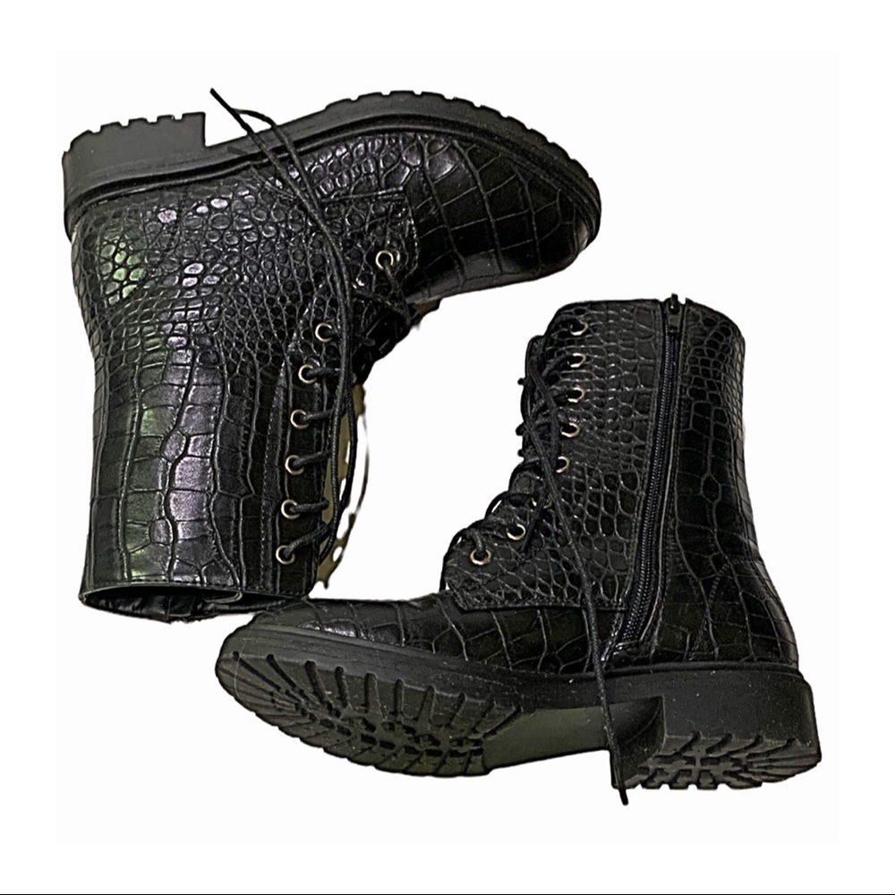 Shoe Dazzle Boots NEW Utilitarian Combat Boot ‘TRIS’ Black Croc Textured Size 6
